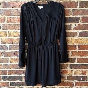 DR2 black v neck long sleeved pocket dress